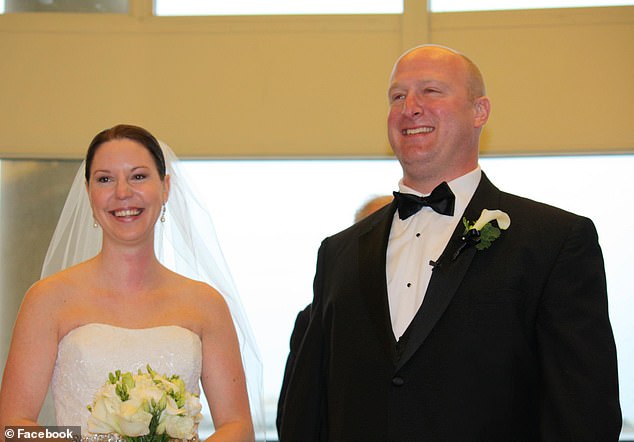 Erin şi soţul ei Adam, în 2013 când s-au căsătorit