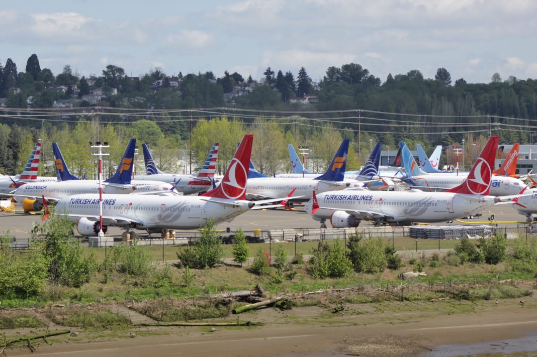 Boeing ar putea opri producţia de avioane 737 MAX