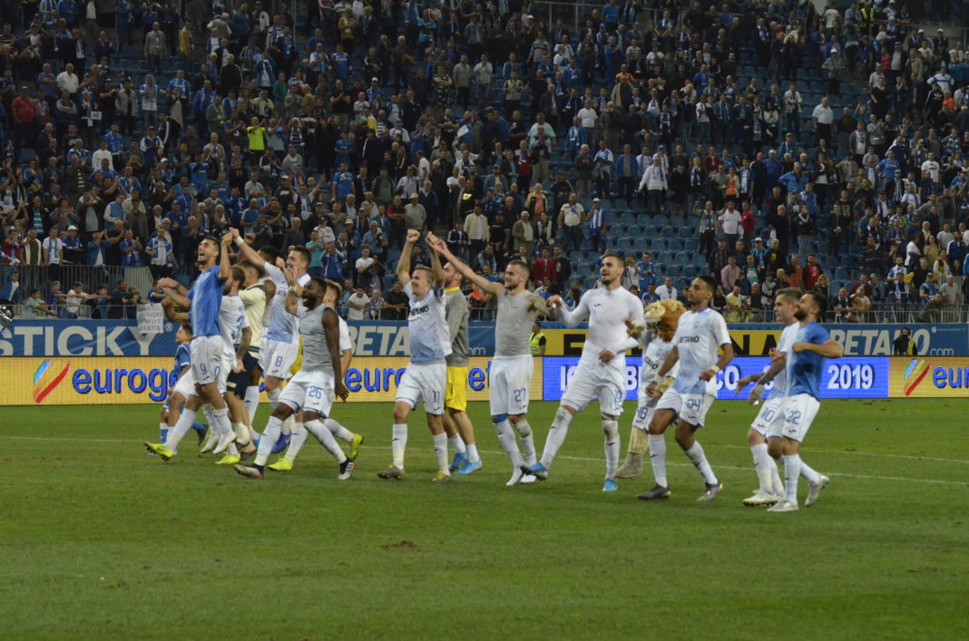 Alb-albaştrii au primit şi aplauze după unele meciuri, dar şi apostrofări (Foto: Alexandru Vîrtosu)