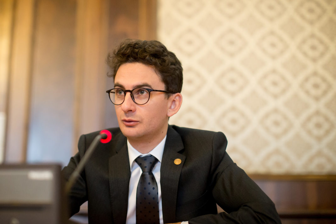 Iulian-Bulai-USR-deputat-Neamt Deputat USR: Isus provine ”dintr-o familie foarte ciudată”, ”cu o mamă surogat”