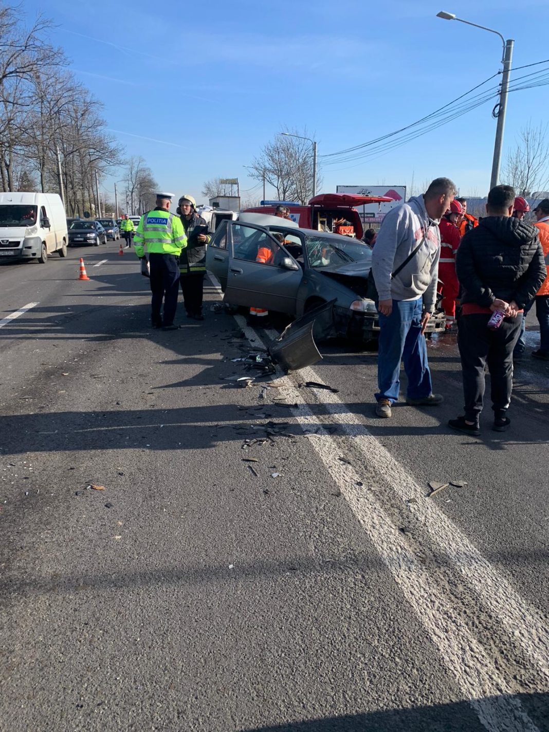 Grav accident rutier în zona Metro. Două persoane, rănite