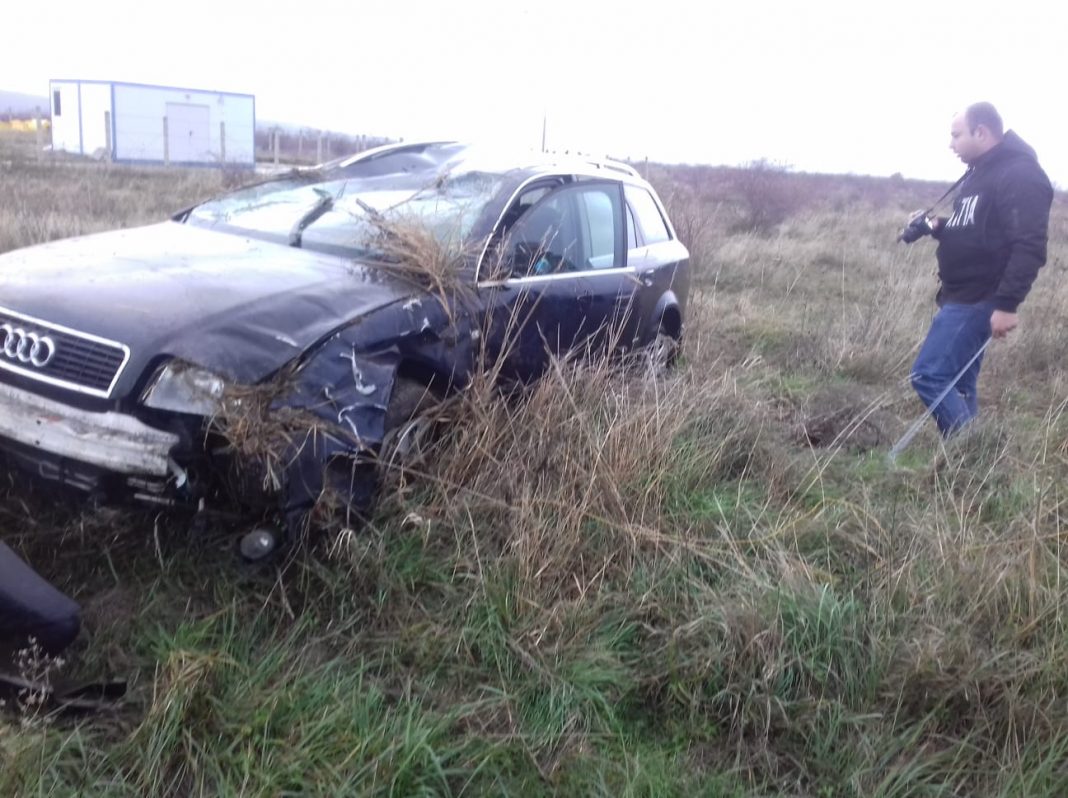O șoferiță, de 33 de ani, s-a răsturnat cu mașina în Câmpu Mare