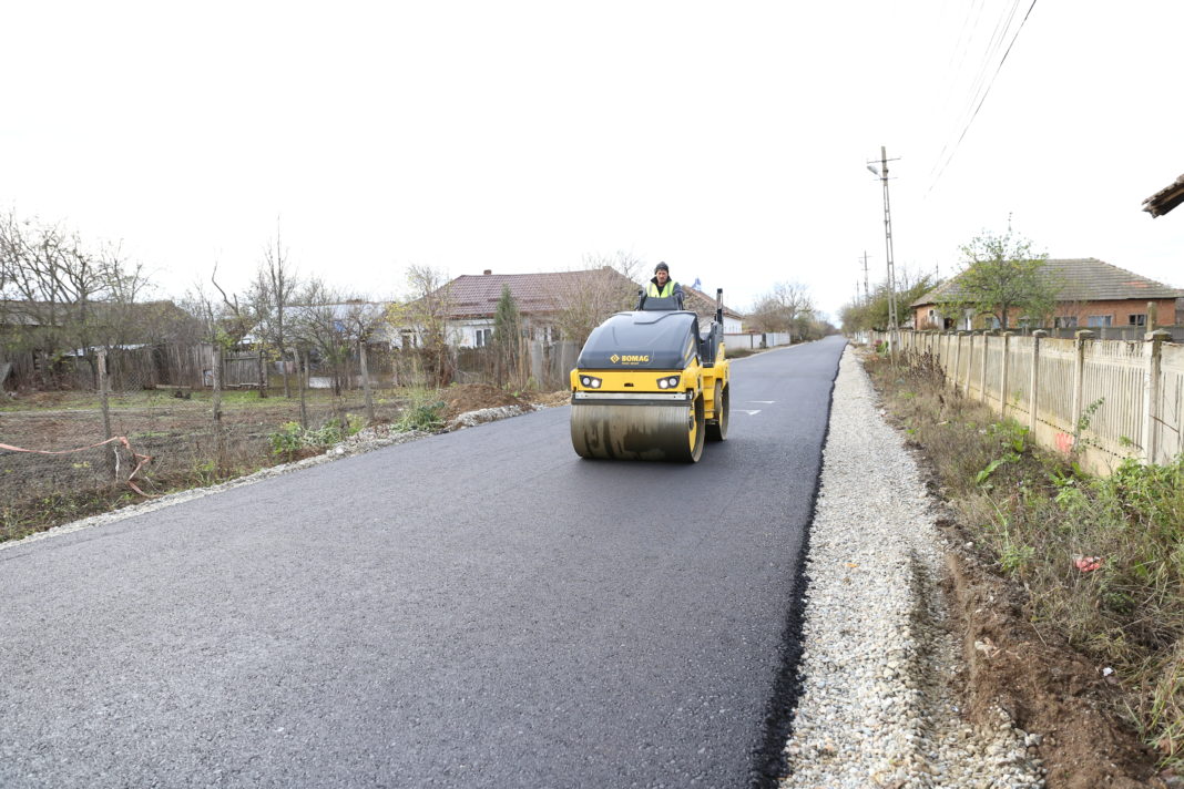 Străzile din comuna Valea Stanciului, în plin proces de asfaltare