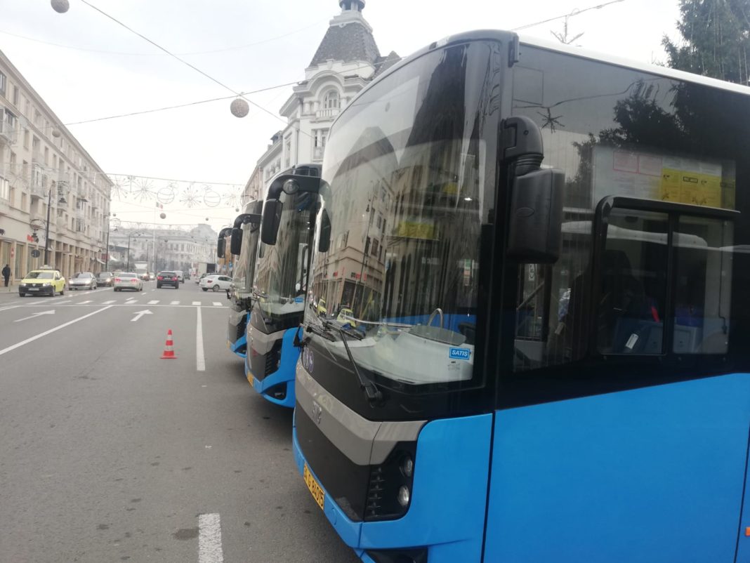 Primele autobuze noi din lotul de 25 concesionate de Primăria Craiova către RAT SRL vor apărea de astăzi pe trasee