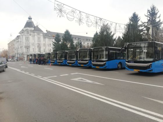 BMC Truck&Bus a furnizat Craiovei cele 38 de autobuze Diesel Euro 6, cumpărate cu bani împrumutaţi de la BERD. Producătorul turc a rămas acum singur în cursa pentru furnizarea a 30 de autobuze electrice pentru transportul în comun din Bănie.