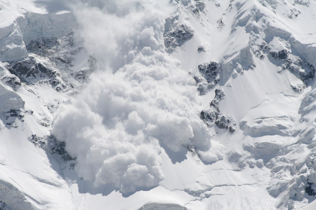 Risc mare de avalanşe în Munţii Făgăraş şi Bucegi