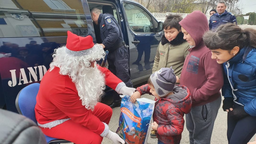 Jandarmii olteni, ajutoarele lui Moş Crăciun