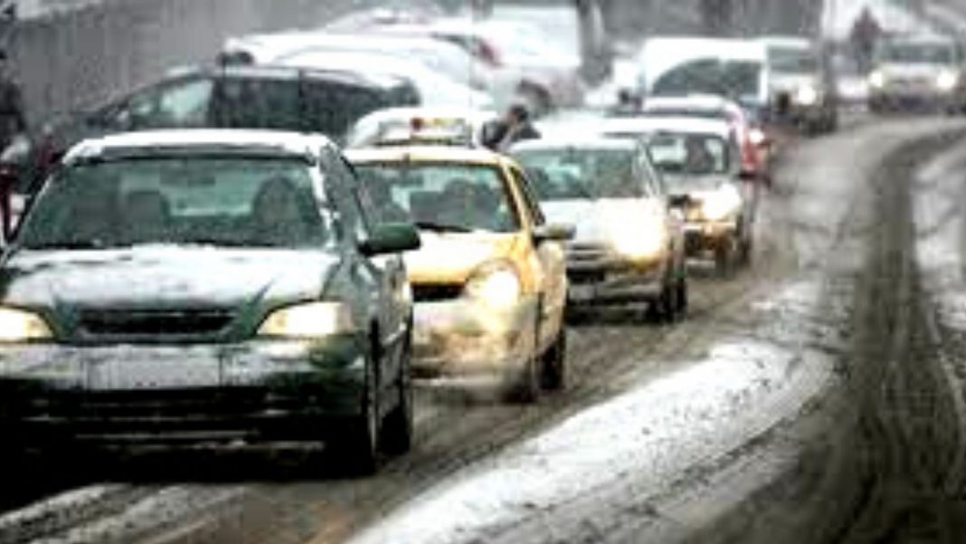 Circulaţie în condiţii de iarnă în mai multe judeţe Vremea în Oltenia și la munte în următoarele 14 zile