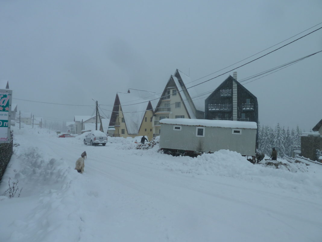 Autoritățile sunt în alertă, ca urmare a avertizării de viscol la Rânca