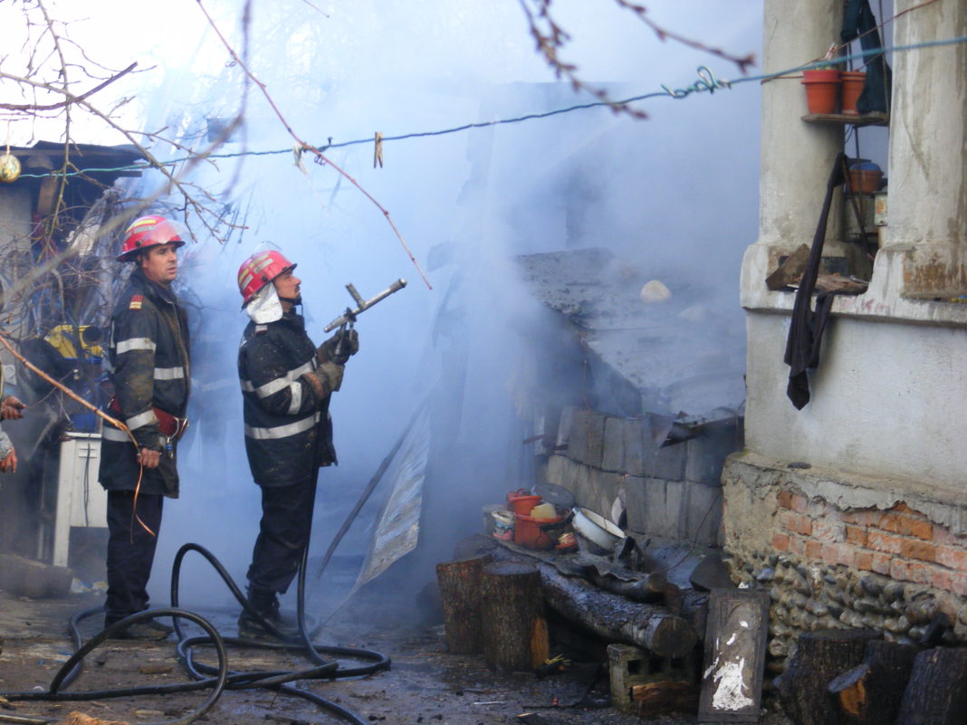 Campanii pentru a limita pierderea de vieți omenești în incendii