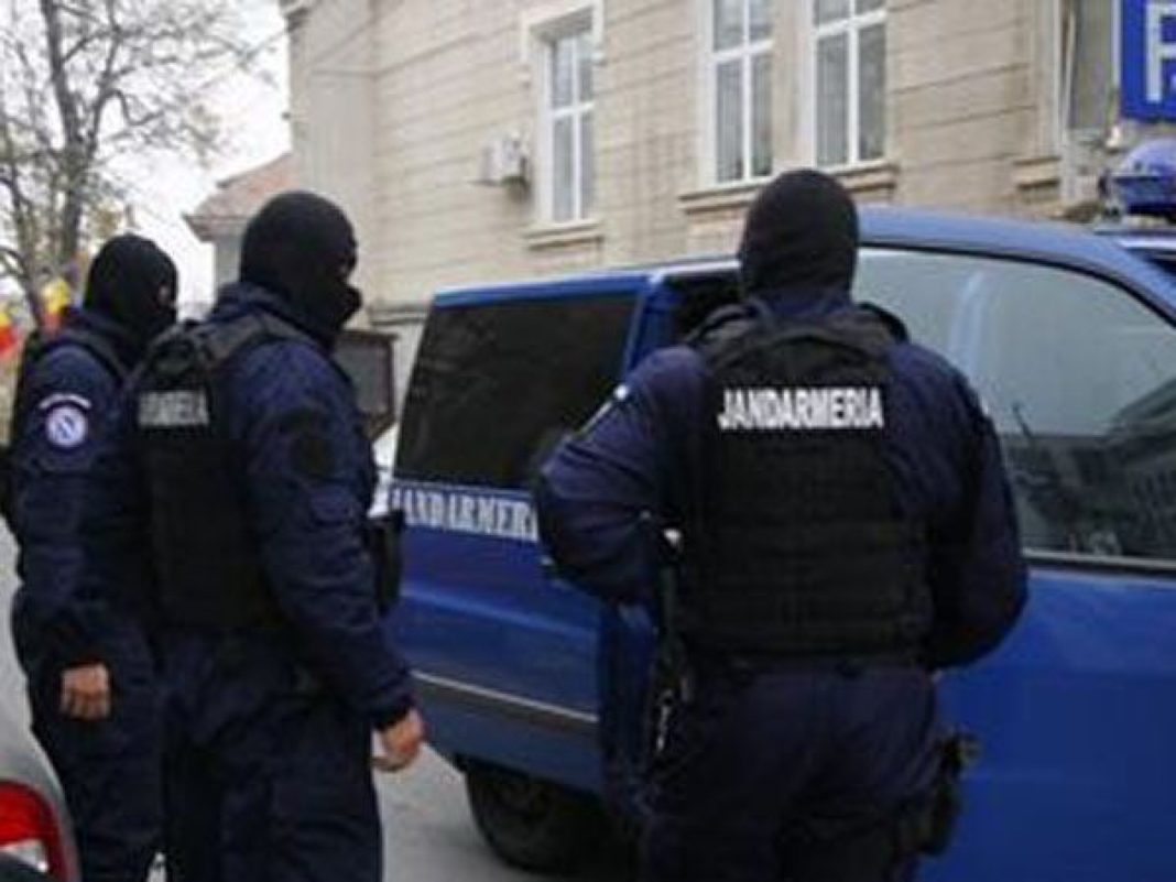 Minor dispărut de aproape o lună, găsit de jandarmi într-un bar Minor dispărut de aproape o lună, găsit de jandarmi într-un bar