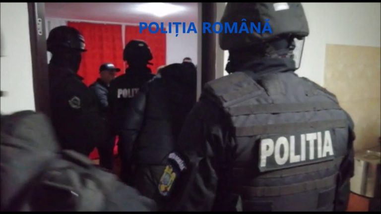 Percheziții în Gorj la bărbatul suspectat că a aruncat în aer un bancomat și a furat 177.000 de lei