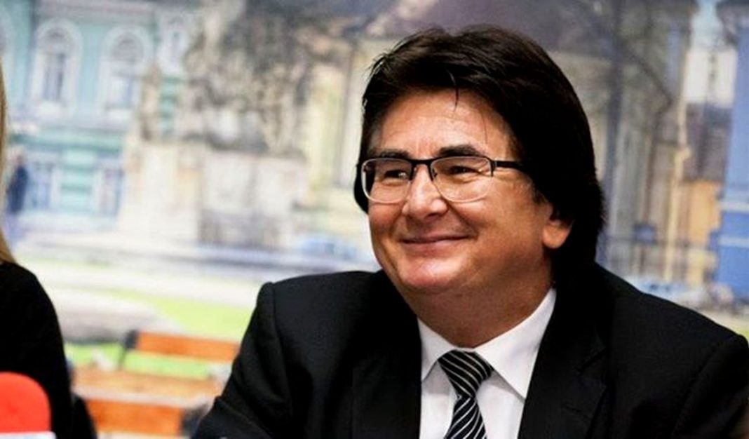 Nicolae Robu, primarul Timişoarei, a fost trimis în judecată de DNA în dosarul caselor naţionalizate
