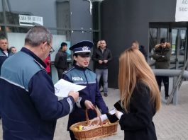 politisti ofera turta dulce