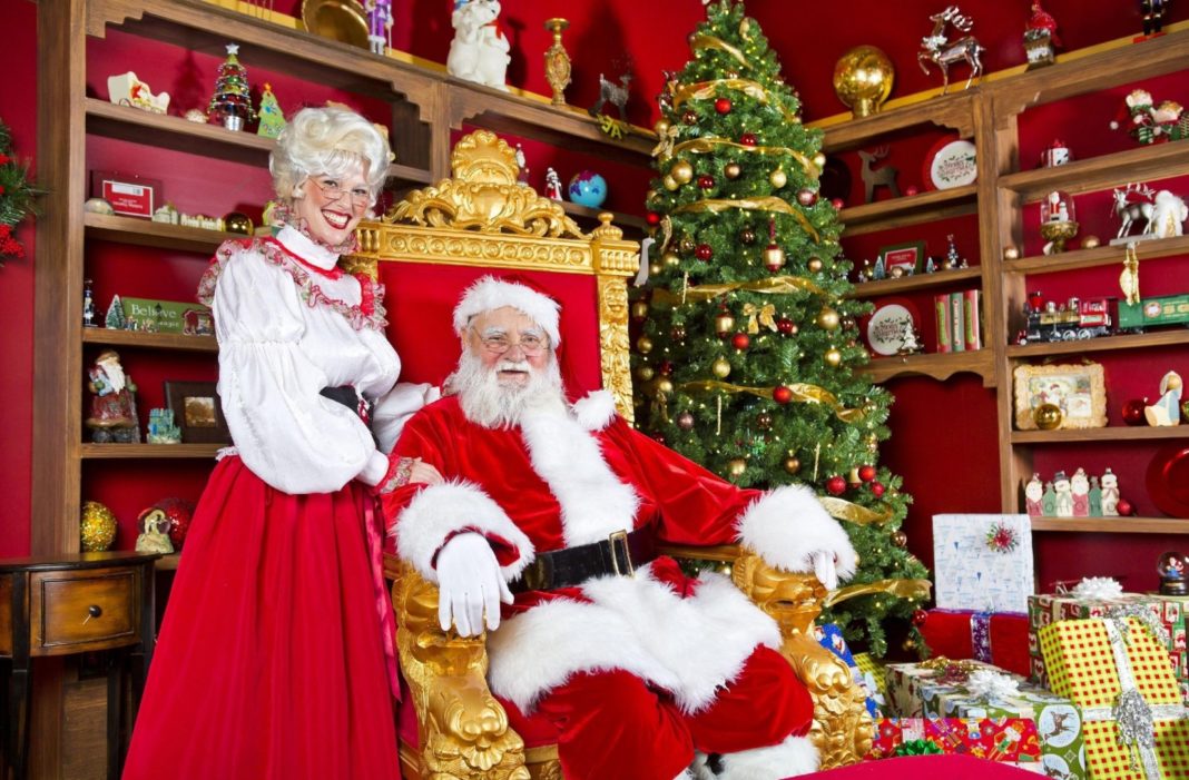 Moş Crăciun şi doamna Crăciun au pregătiti darurile pentru copiii cuminţi