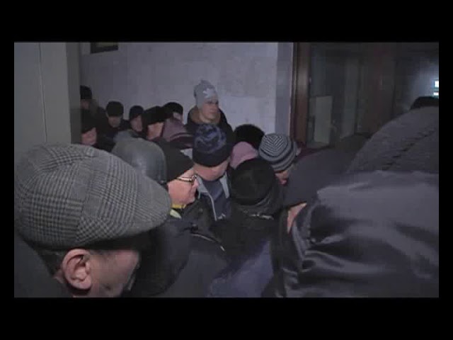 Pensionari, la un pas de bătaie în Galaţi, pentru un bilet la Revelion