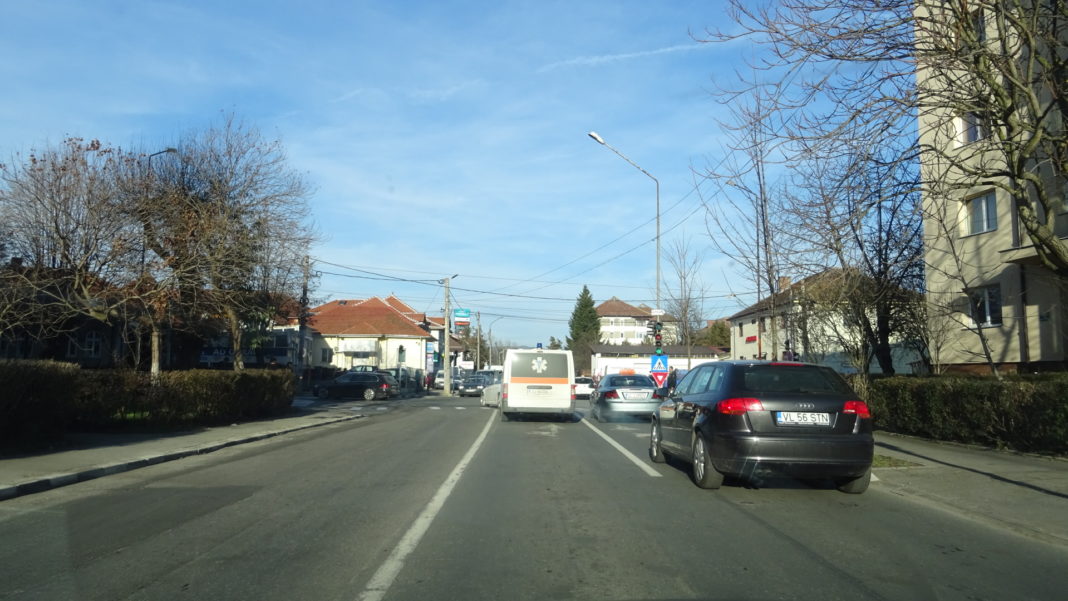 Primăria Vâlcea a extins ”verdele” la semaforul de pe strada Ferdinand