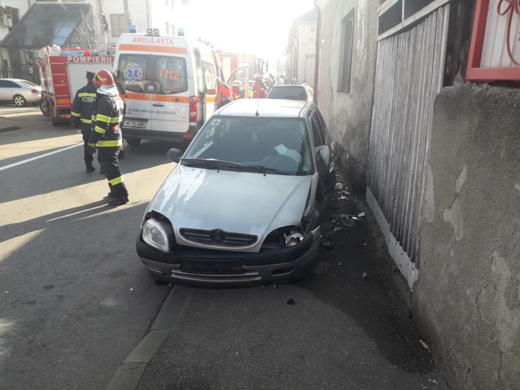 Accident Accident rutier produs între două autoturismerutier produs între două autoturisme