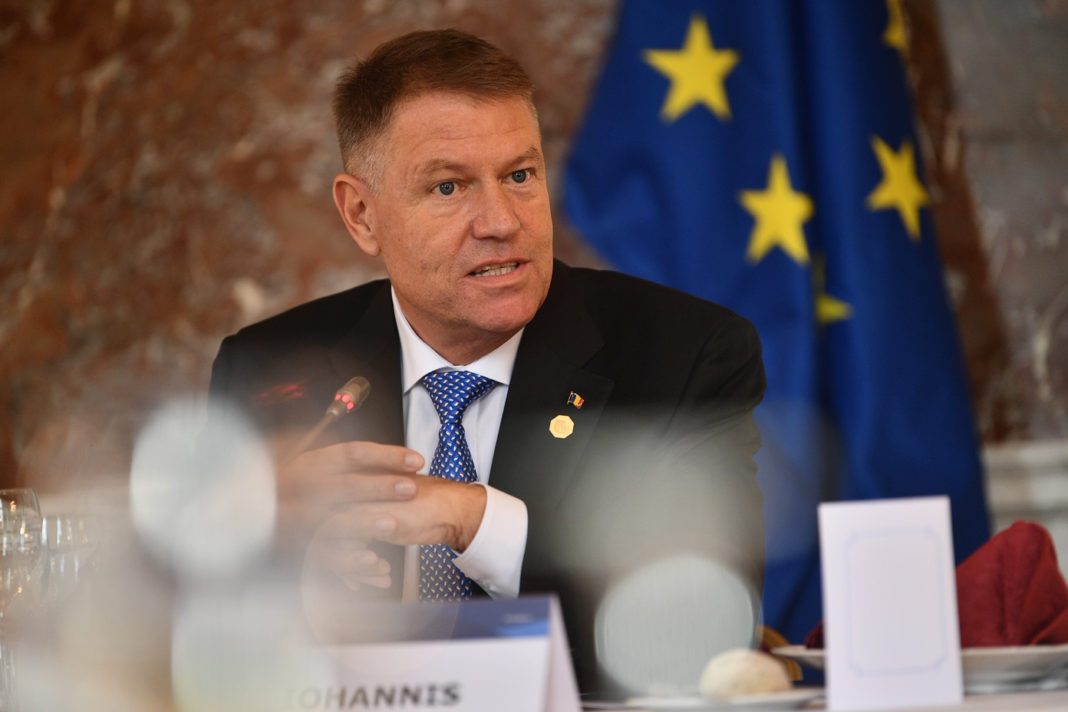 Preşedintele Iohannis a iniţiat discuţii privind gestionarea epidemiei cu coronavirus