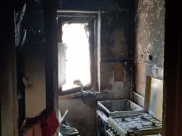 Incendii în două apartamente în care proprietarii au uitat mâncarea pe aragaz