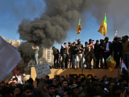 Românii sunt sfătuiţi să-şi amâne călătoriile în Irak (AP Photo/Khalid Mohammed)