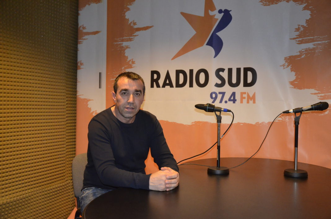 Alin Chiliman a luat parte la emisiunea „Repriza de Sud“ şi a vorbit despre fotbal şi meseria de pompier (Foto: Alex Vîrtosu)
