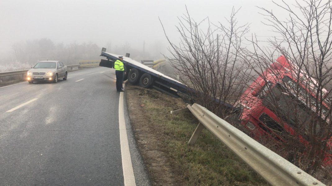 Un autotren a ieşit în afara carosabilului la Dobrosloveni