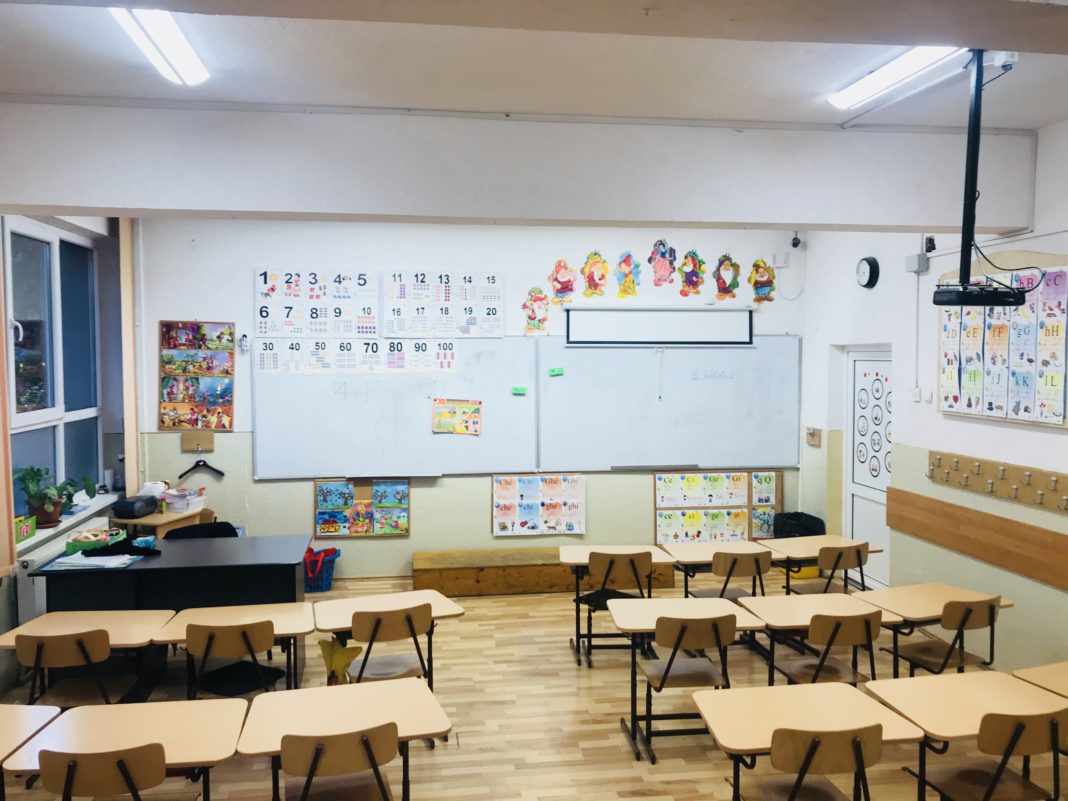 O suspiciune de gripă și zeci de absenți la o școală gimnazială din Slatina