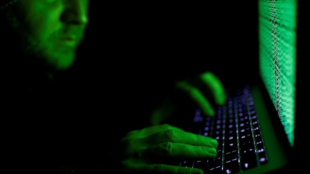 Bărbat din București, reținut de DIICOT după ce a racolat minori pe rețelele de socializare