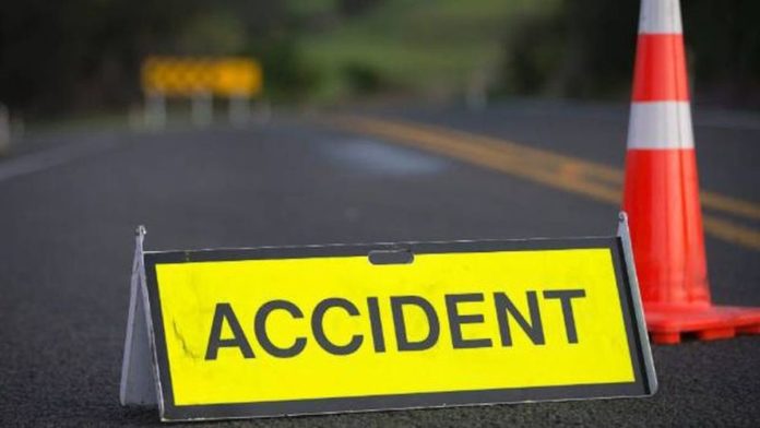 Tânăr mort după ce a intrat cu autoturismul într-o construcţie din beton, pe E85 Tânăr mort după ce a intrat cu autoturismul într-o construcţie din beton, pe E85