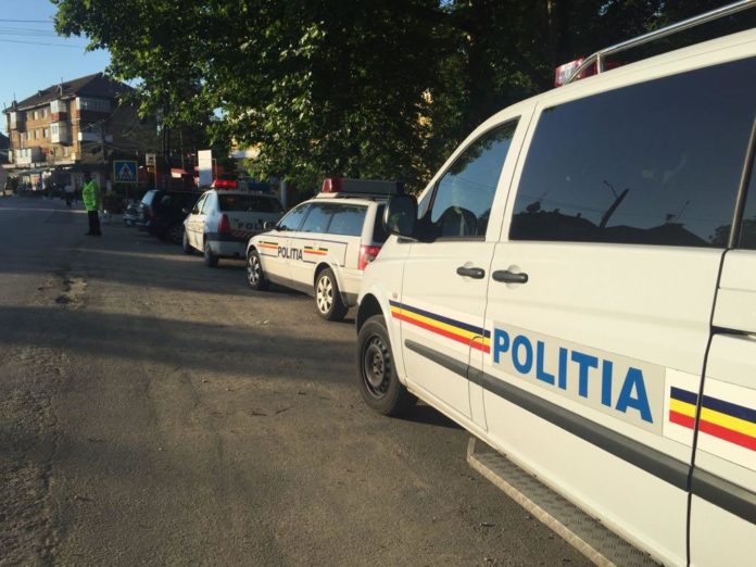 unul dintre polițiști a efectuat două focuri de armă în plan vertical