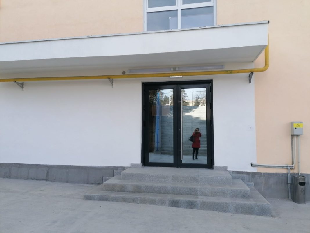 bazincarol Bazinul de înot la Colegiul