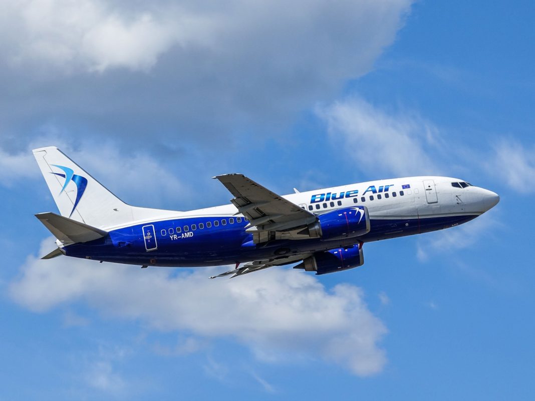 Blue Air reia zborurile din 10 octombrie