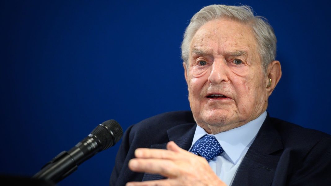 George Soros acuză Facebook că ar conspira cu Donald Trump