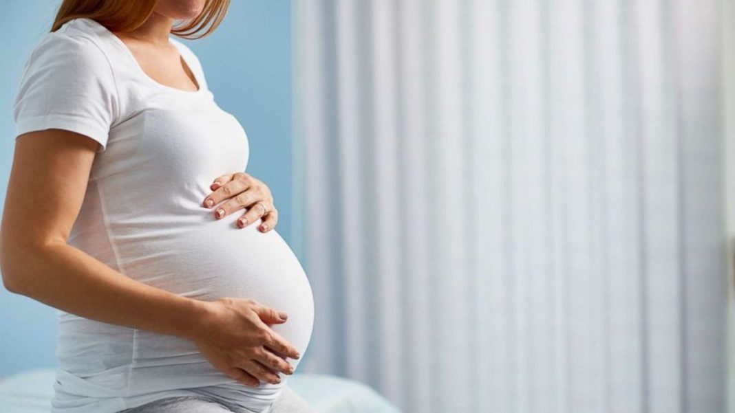 O tânără însărcinată în 9 luni a murit, după ce a fost externată din spital