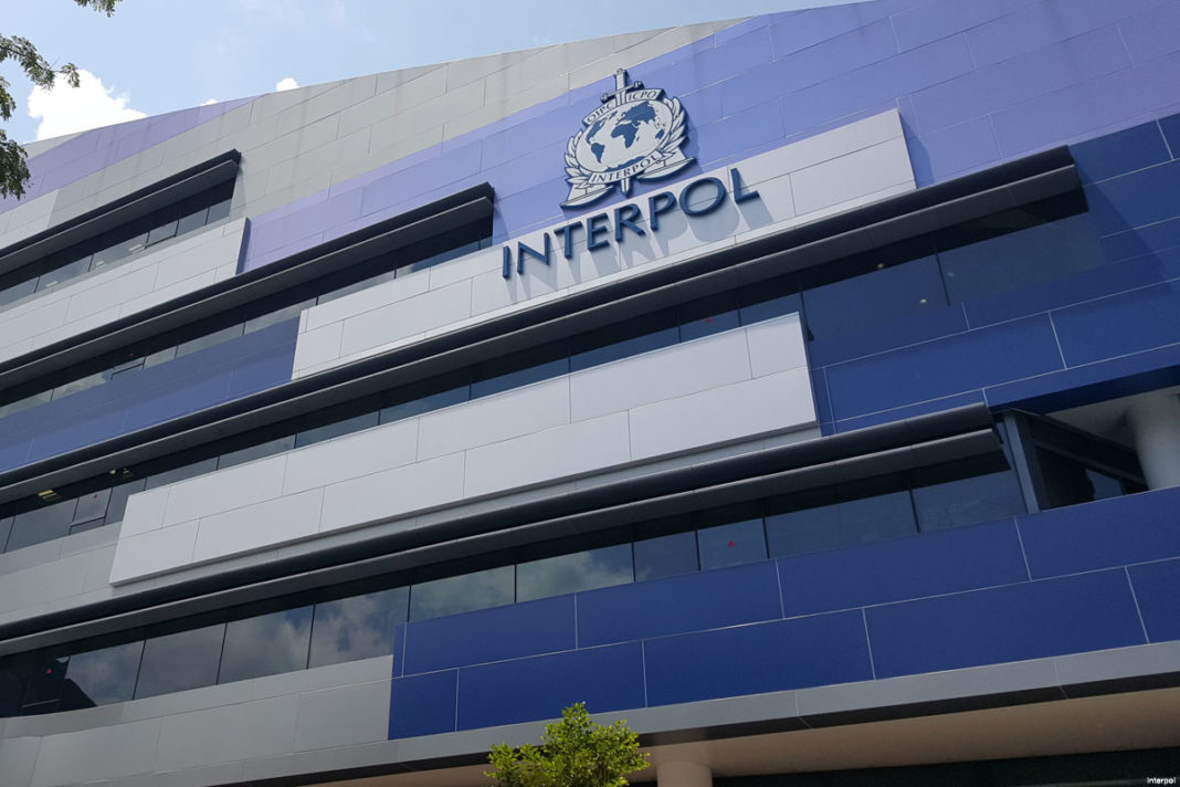 Bărbat căutat prin Interpol după ce a tras cu arma într-un club din Mamaia, arestat preventiv Bărbat căutat prin Interpol după ce a tras cu arma într-un club din Mamaia, arestat preventiv