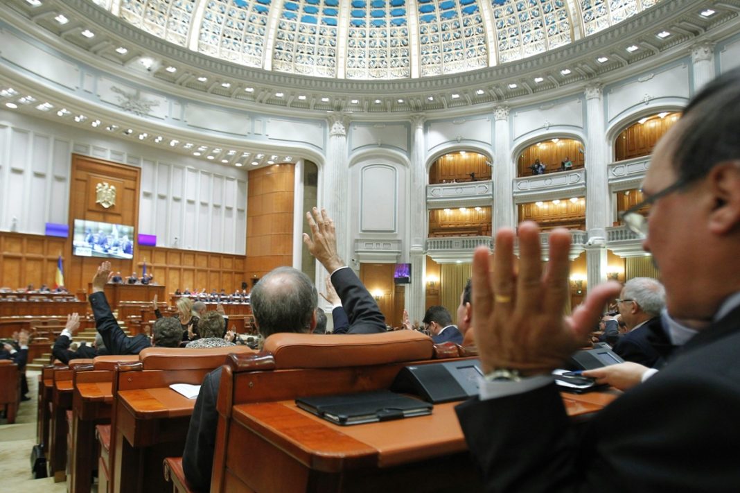 Guvernul a trimis Parlamentului cererea de angajare a răspunderii pe alegerea primarilor