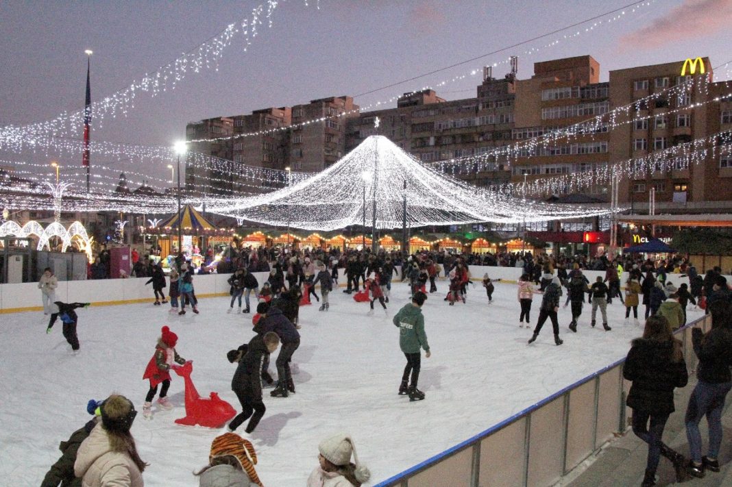 Ultimele zile de funcţionare a patinoarului din centrul Râmnicului