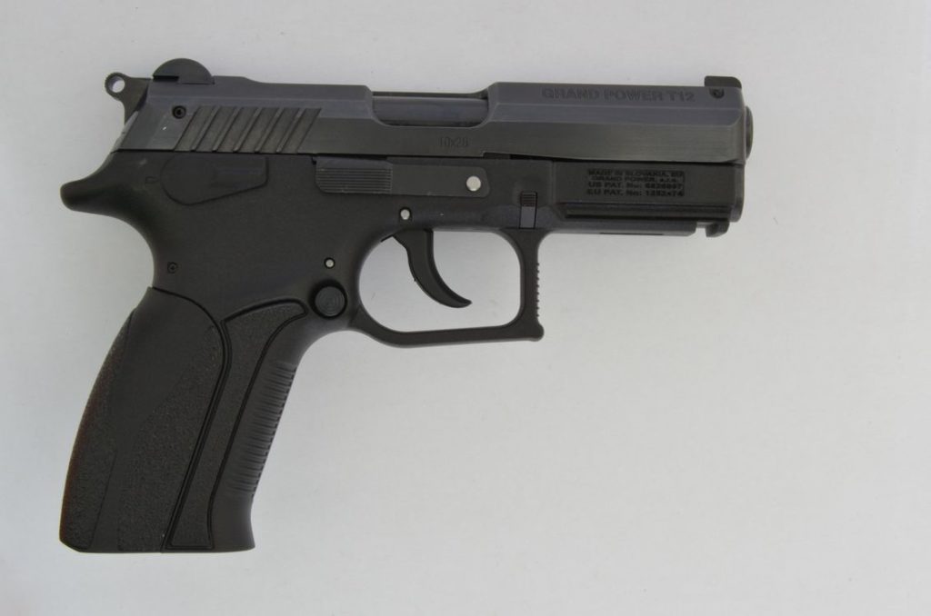 Un bărbat a scos un pistol în sediul AUR din Drobeta-Turnu Severin