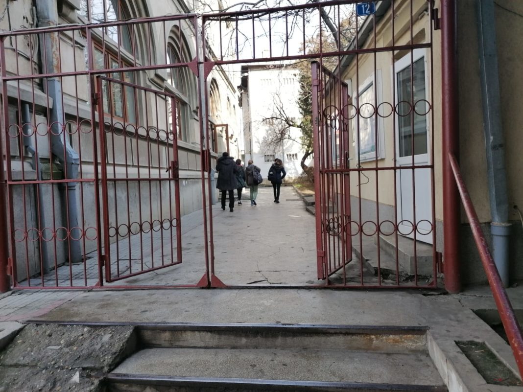 Eleviii de clasa a VIII-a din judeţul Dolj au susţinut prima simulare a evaluării naţionale