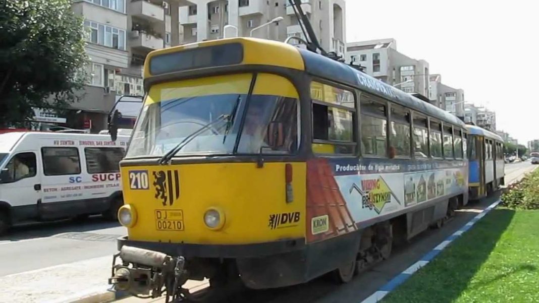 Șoferii de autobuz, troleibuz și vatmanii s-ar putea putea pensiona mai devreme - proiect de lege