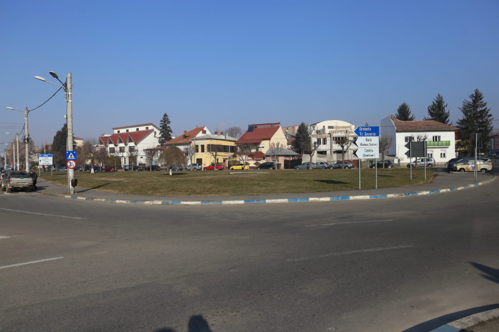 Spaţiul din faţa Parcului „Nicolae Romanescu“ unde se doreşte realizarea unei parcări supraetajate