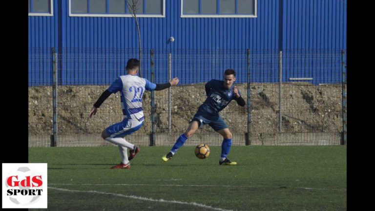 Amical / CSO Filiași – Vulturii Fărcășești 3-0. Asistentul a arbitrat cu telefonul la ureche! (FOTO)