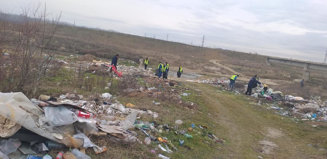 Acţiune de ecologizare în zona pod Amaradia