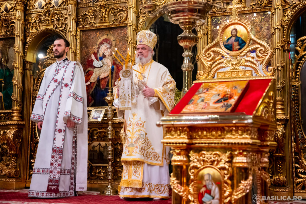 Coronavirus: Patriarhia Română recomandă evitarea sărutării icoanelor din biseric