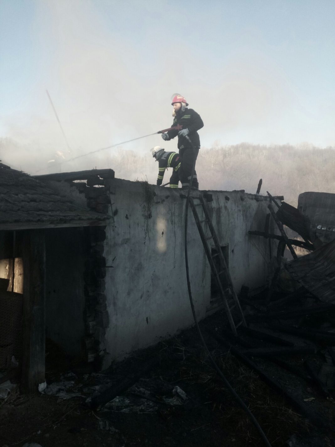 Incendiu izbucnit la o anexă gospodărească, în localitatea Hurduceşti