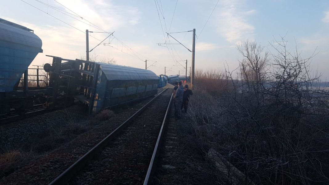 Trenuri întârziate din cauza marfarului deraiat ( foto CFR SA)