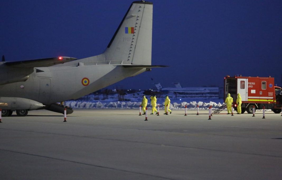 Doi români din China, aduși în țară. Vor fi plasați în carantină și testați pentru coronavirus