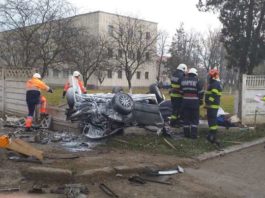Doi tineri din Galaţi, decedaţi după ce s-au răsturnat cu maşina la Bârlad