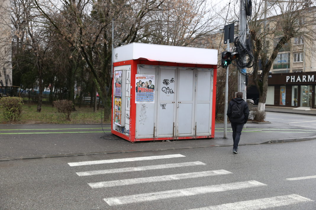 Chioşc abandonat pe domeniul public